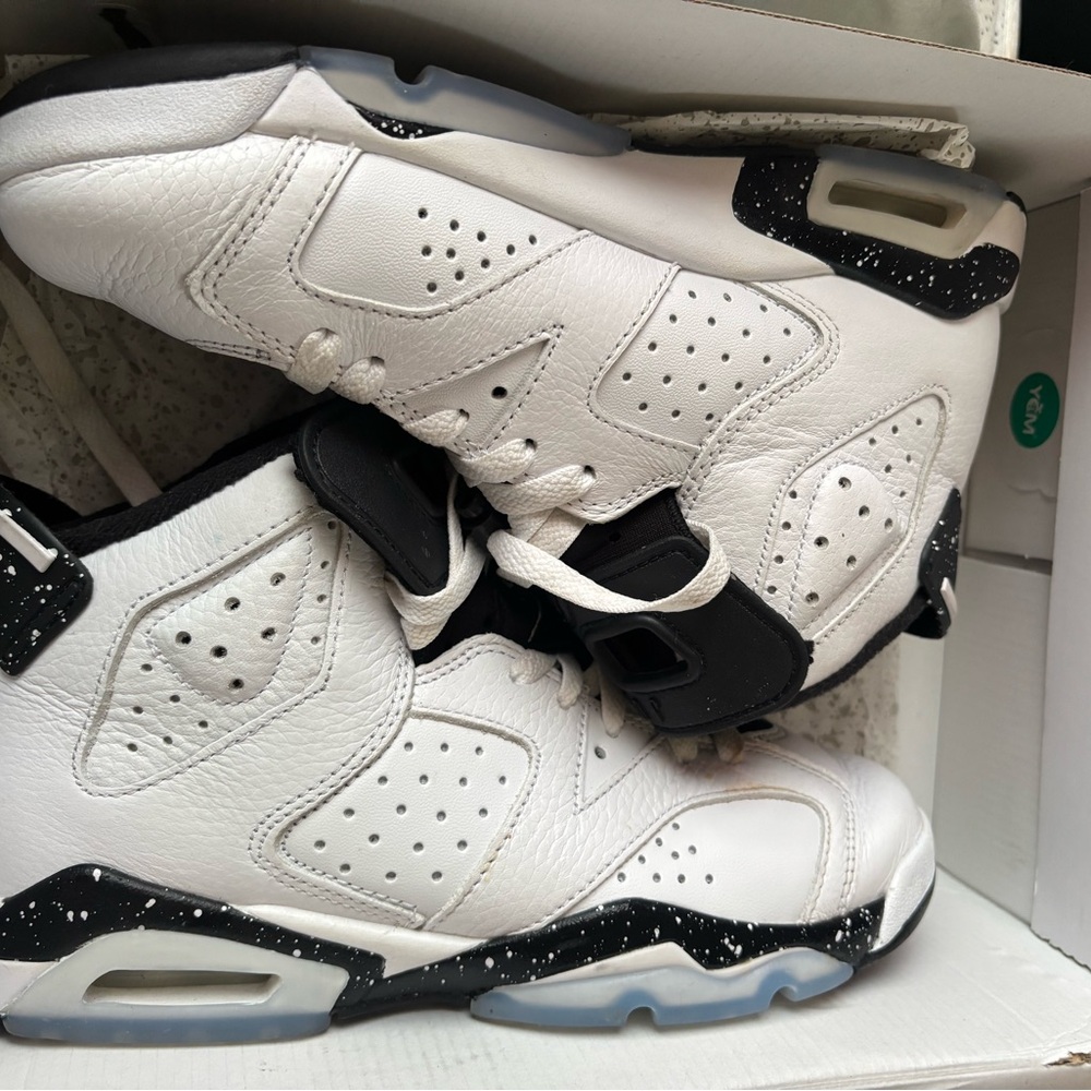 Jordan Kids Sneakers - White and Black grade school